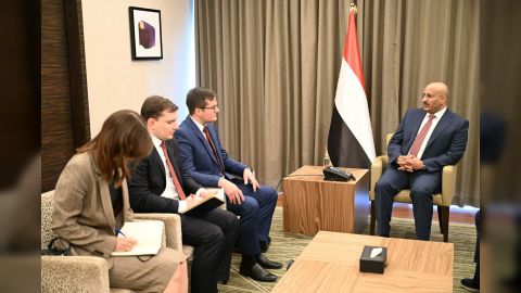 العميد طارق صالح يؤكد على أهمية دور روسيا في تحقيق السلام باليمن