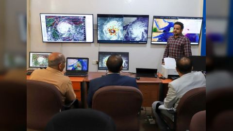 محافظ حضرموت يوجه برفع الاستعداد تجاه العاصفة الإعصارية