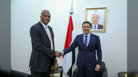 بن مبارك يلتقي سفير جنوب افريقيا لدى اليمن