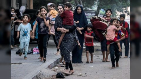 عائلات من غزة تعرضت للتهجير جراء القصف