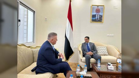 وزير الخارجية يبحث سبل تعزيز وتطوير العلاقات الثنائية مع بولندا