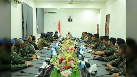 العرادة يترأس اجتماعاً موسعاً للقيادات الأمنية بمحافظة مأرب