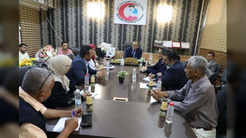 وزير الصحة يتفقد مركز عزل الاسهالات في مستشفى الصداقة بعدن