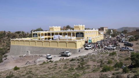 السلطة المحلية بالمحافظة وجبل حبشي تستقبل وفد من البرنامج السعودي