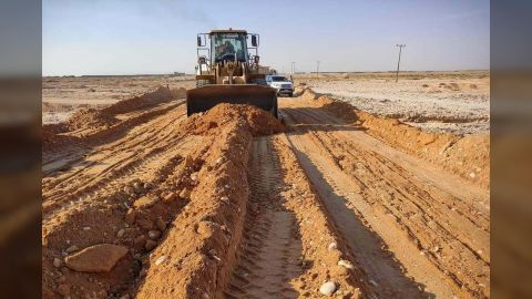 استكمال فتح وربط كافة المناطق المتضررة بالشوارع الرئيسية جراء اعصار تيج في المهرة