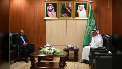 رئيس مجلس الشورى يناقش مع السفير السعودي مستجدات الاوضاع في اليمن