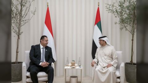 رئيس الوزراء يناقش مع نائب الرئيس الإماراتي العلاقات الثنائية ومستجدات الأوضاع