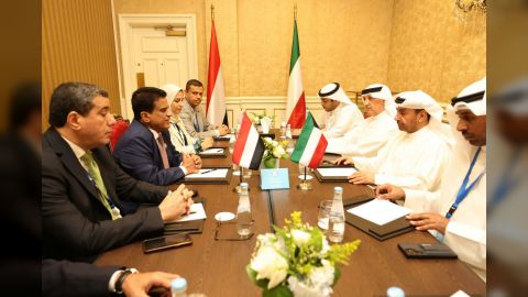 وزير النفط والمعادن يبحث مع نظيره الكويتي التعاون المشترك