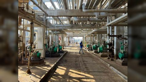 إعادة تشغيل وحدة انتاج الاسفلت بمصافي عدن