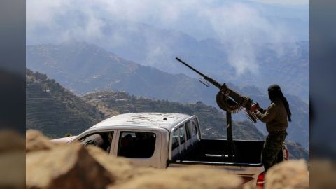 إصابة طفلتان برصاص قناصة مليشيا الحوثي جنوب شرق تعز