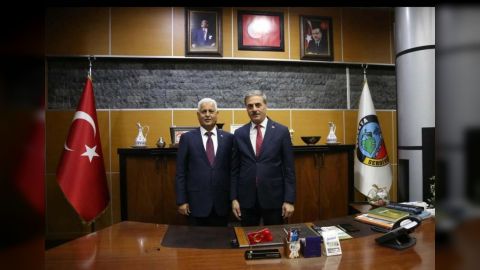 سفير اليمن لدى أنقرة يتوجه إلى ”سكاريا“ لبحث مصير الطالب المفقود