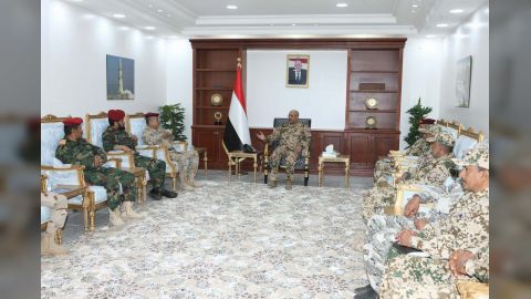 العميد طارق صالح يشدد على رفع الجاهزية والاستعداد الجيد في جبهات تعز والحديدة