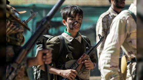 قيادي حوثي يخطف ستة أطفال في همدان لتجنيدهم قسرًا