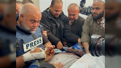 أحدهما نجل وائل الدحدوح... استشهاد صحفيين اثنين بقصف إسرائيلي استهدف سيارتهما جنوبي غزة