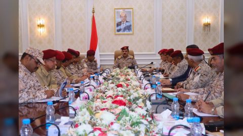 وزير الدفاع يجتمع بلجنة إعداد موازنة وزارة الدفاع