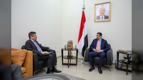 وزير الخارجية يبحث مع السفير الأمريكي تطورات الأوضاع في اليمن والمنطقة