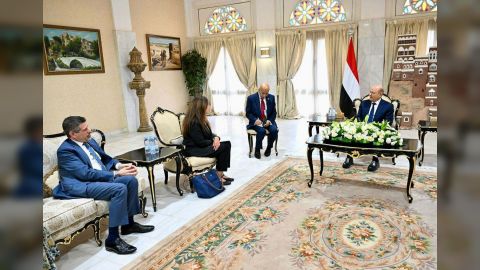 رئيس مجلس القيادة يستقبل مساعدة مدير الوكالة الامريكية للتنمية