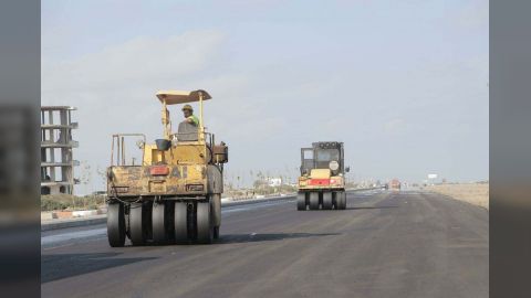 استعدادات في عدن لبدء مشروع صيانة طريق الرحاب - كنديان (المرحلة 2) وإنجاز 90 بالمائة من (المرحلة 1)