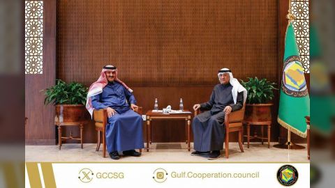 الأمين العام لمجلس التعاون وسفير السعودية لدى الجمهورية اليمنية يبحثان آخر التطورات في اليمن وسبل دعم تنميتها واستقرارها