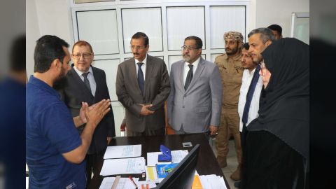 رئيس مجلس القضاء الأعلى يطلع على سير العمل في المحكمة العليا بعدن