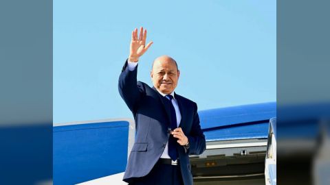 رئيس مجلس القيادة يغادر عدن للمشاركة في مؤتمر الامن العالمي والتطورات في اليمن والبحر الاحمر