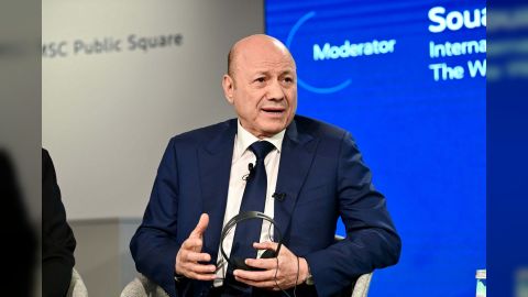 رئيس مجلس القيادة يدعو المجتمع الدولي الى الاعتماد على الحكومة الشرعية كشريك وثيق لتأمين الملاحة الدولية