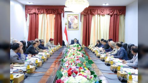 مجلس الوزراء يستعرض مستجدات الأوضاع ويتخذ قرارات لمعالجة الاختلالات في المنافذ البرية والبحرية