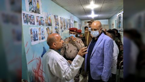 محافظ تعز يطلع على سير العمل في المستشفى اليمني السويدي ومؤسسة مكافحة السرطان