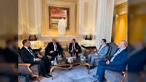 الإرياني يبحث مع رئيس شركة نايل سات سبل تعزيز التعاون