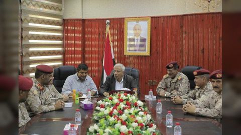 محافظ المهرة يلتقي نائب رئيس هيئة الأركان