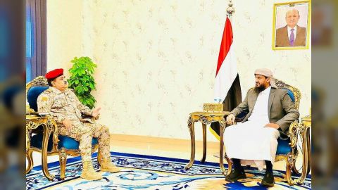 المحرّمي يناقش مع وزير الدفاع خطط وبرامج الوزارة ويشدد على اليقظة والجاهزية