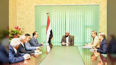 المحرّمي يشدد على ضرورة تعزيز التواصل مع المنظمات الدولية والمانحين لدعم القطاع الصحي