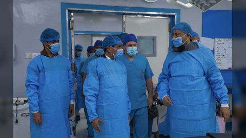 عضو مجلس القيادة الرئاسي البحسني يطلع على جهود مؤسسة أمراض القلب الخيرية