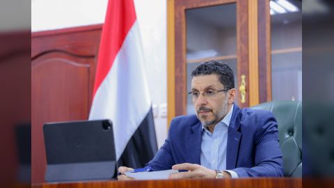 رئيس الوزراء يؤكد على دور الشباب في تجاوز التحديات والصعوبات الراهنة