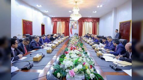 مجلس الوزراء يناقش عدد من القضايا الخدمية والمعيشية وانعكاسات استمرار تصعيد مليشيا الحوثي الإرهابية