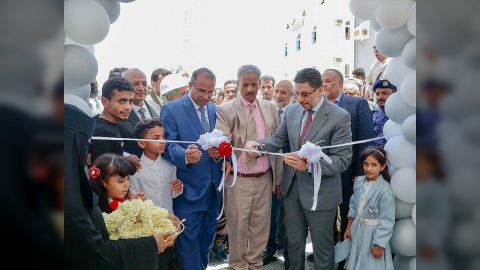 رئيس الوزراء يفتتح المجمع الحكومي للسلطة المحلية بمحافظة لحج