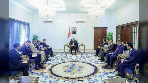 رئيس الوزراء يستقبل في عدن نائب المبعوث الاممي الى اليمن