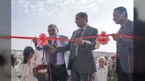 عضو مجلس القيادة الرئاسي يفتتح قاعة الشيخ محمد بن زايد في كلية الطب بجامعة حضرموت