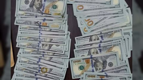 أمن المهرة يضبط عصابة بحوزتها 14 الف دولار مزيفة