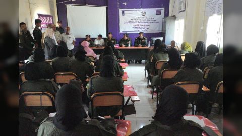 وزير الداخلية يؤكد على دور الشرطة النسائية في تعزيز الأمن