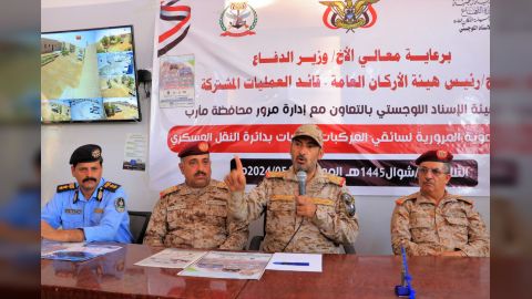 رئيس هيئة الاركان يدشن فعاليات توعوية لسائقي المركبات العسكرية ويوجه باستكمال ترقيم الجيش