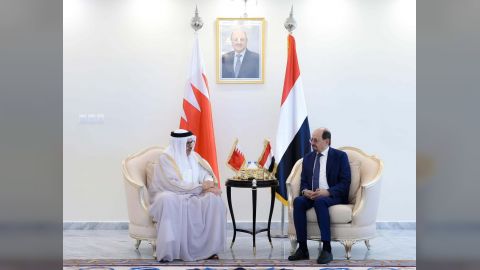 وزير الخارجية وشؤون المغتربين يلتقي نظيره البحريني في عدن