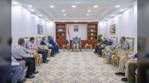 طارق صالح يشدد على تفعيل دور وزارة المياه بالمناطق المحررة في الحديدة