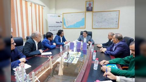 رئيس الوزراء يترأس في وزارة الكهرباء اجتماعاً لمناقشة معالجة انقطاعات الكهرباء