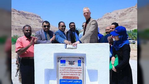 وضع حجر الأساس لمشروع مركز التمور والبصل بمديرية تريم