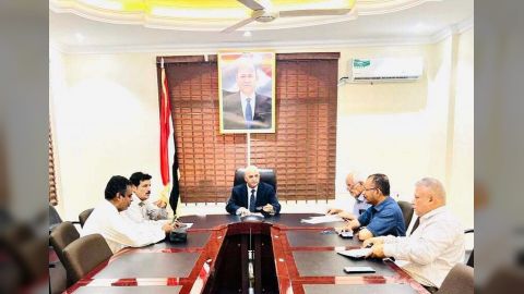 وزير المياه والبيئة يناقش احتياجات محافظة حضرموت من مشاريع المياه والصرف الصحي