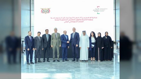 توقيع مذكرة تفاهم بين المعهد الدبلوماسي اليمني واكاديمية أنور قرقاش الدبلوماسية