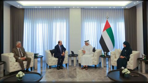وزير الخارجية يبحث مع وزير التربية والتعليم الإماراتي زيادة عدد المنح الدراسية لليمنيين