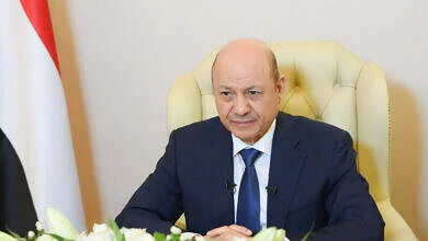 رئيس مجلس القيادة يوجه بتكريم رسمي يليق بتضحيات الشهيد السناوي ورفاقه