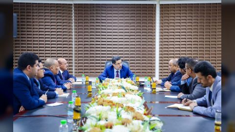 رئيس الوزراء يرأس اجتماع لمناقشة الأوضاع المالية والاقتصادية والخدمية